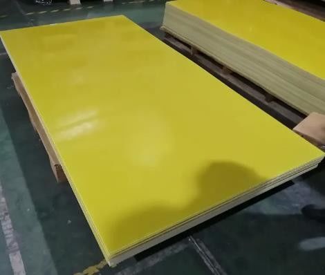 Matériau isolant électrique de 102 x 202 cm avec résistance à la flexion perpendiculaire aux stratifications ≥ 340 MPa