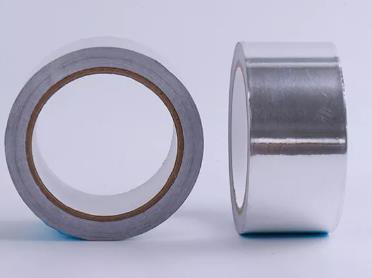 125um épaisseur bande de feuille d'aluminium de qualité supérieure avec adhésif acrylique solvant Excellente protection pour les opérations de masquage dans l'électroplatage et le décapage de la peinture