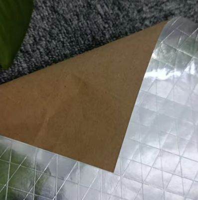 Revêtement en feuille-grille-kraft de qualité commerciale avec un grammage de base de 95 g/m², une épaisseur de feuille de 7 um et un support en papier kraft de 60 g/m²