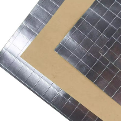 Façade en feuille-Scrim-Kraft avec scrim à deux voies, support en papier kraft de 60 gm et poids de base de 95 gm pour les applications d'isolation